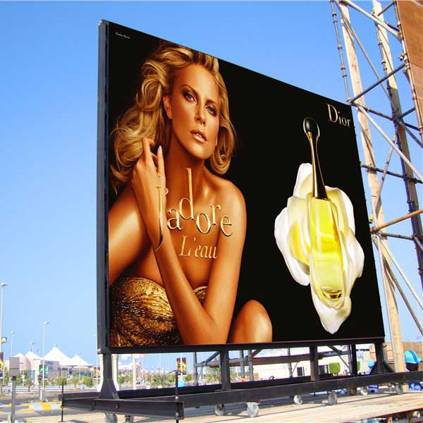 Giant-Outdoor-LED-Screens