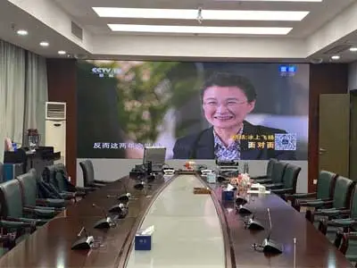 INDOOR-LED-DISPLAY-CONFERENCE-ROOM